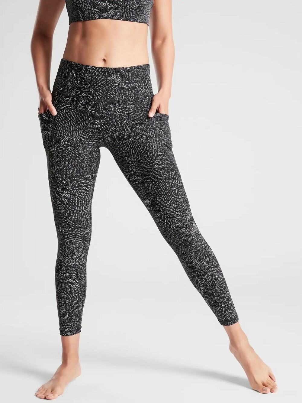 Athleta Salutation Stash Pocket Rainwater Tight Black and White Size Medium